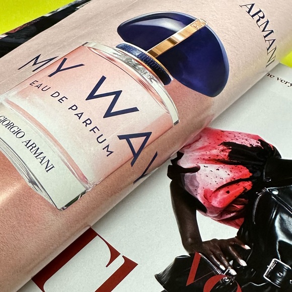 VOGUE Rihanna May 2022 Magazine - Picture 3 of 7